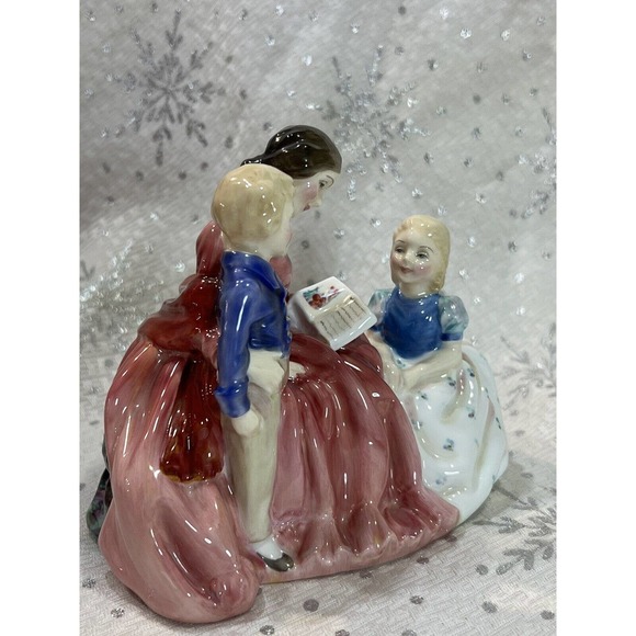 Vintage Royal Doulton, “Bedtime Story”, HN1059, Figurine Excellent Cond, 1949 - Picture 7 of 14